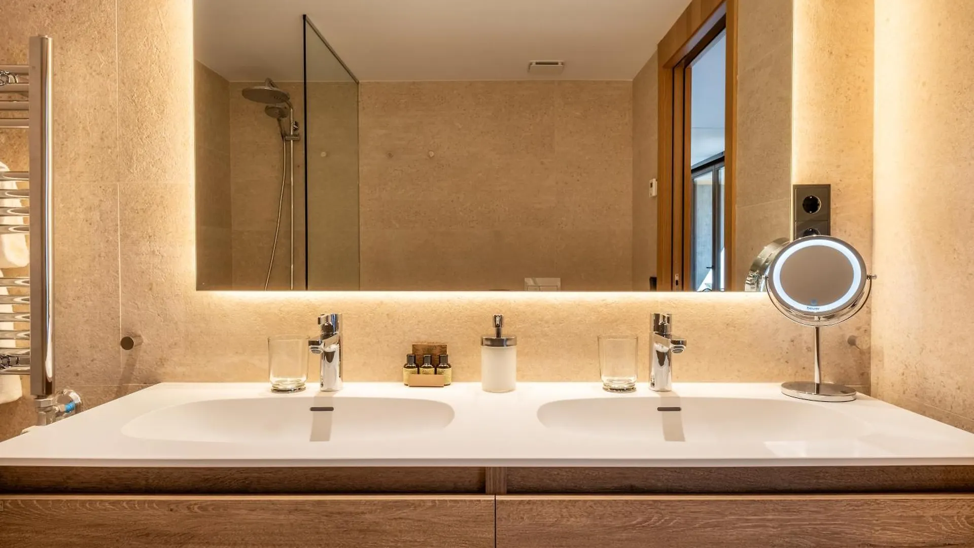 Isard Homes & Spa By Select Rentals エル・ターター アパート