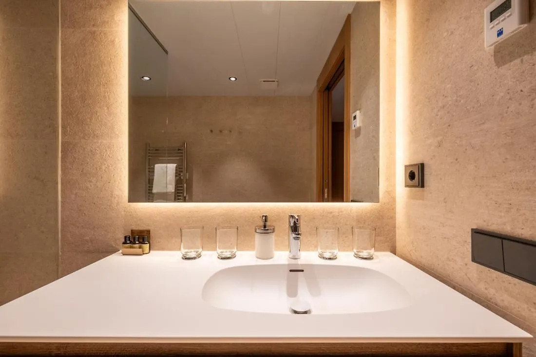 Isard Homes & Spa By Select Rentals エル・ターター